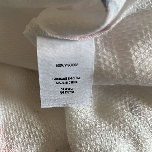 Reitmans The Relaxed White Sleeveless Top with Feather Pattern Sz XL - Picture 5 of 5